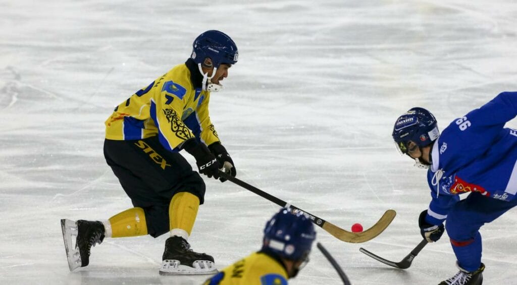 Казахстан стал четвертым на чемпионате мира по бенди