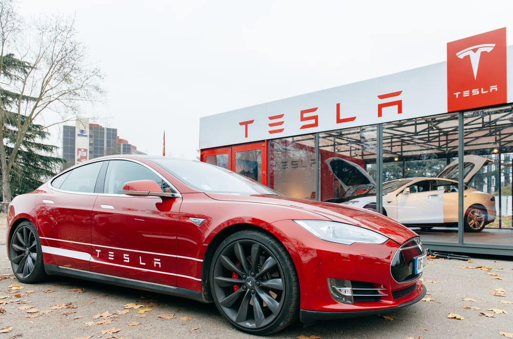 Tesla зафиксировала убытки в размере $675 млн