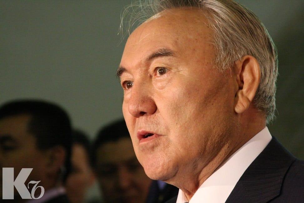 Назарбаева возмущает воровство в коммерческих банках