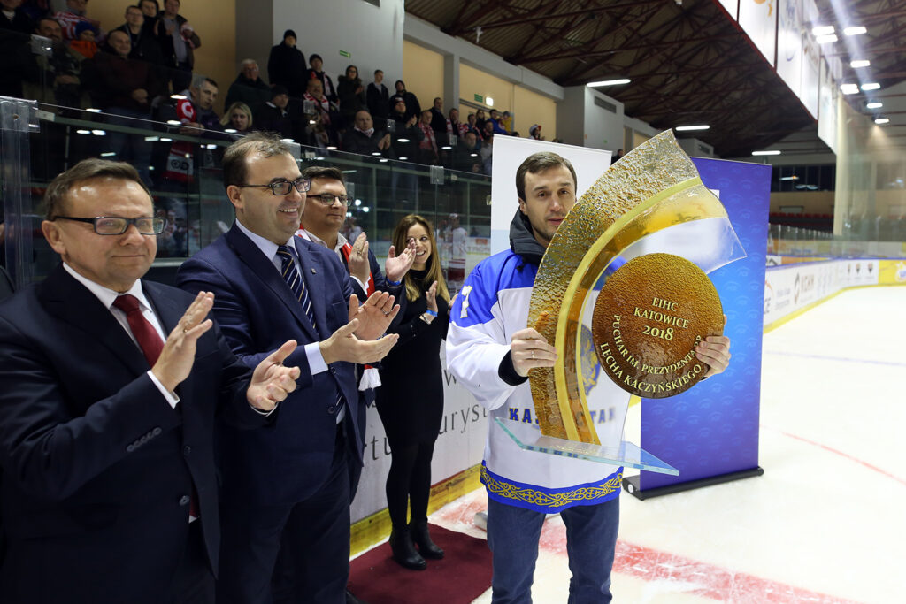 Сборная Казахстана по хоккею в шестой раз победила в еврочеллендже