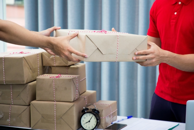 Глава «Казпочты» рассказал, почему так долго идут посылки