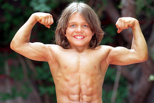 Украинец превратил малолетнего сына в бодибилдера ради славы