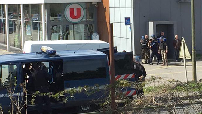 На юге Франции в магазине были захвачены заложники