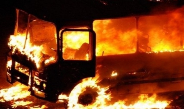 На трассе Аягоз-Семей сгорел рейсовый автобус