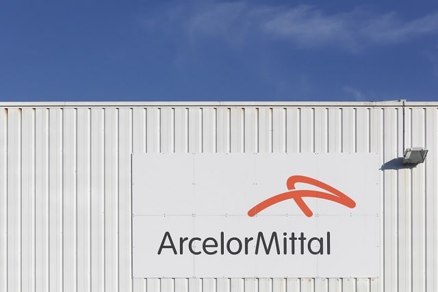 ArcelorMittal подала в суд на конкурента, участвующего в покупке производителя стали Essar