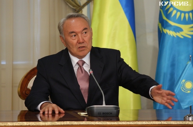 Назарбаев поручил ужесточить спрос за некачественное топливо в Астане