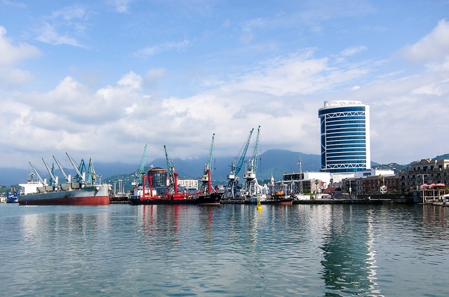 Гендиректор Батумского порта ушел в отставку из-за забастовки сотрудников