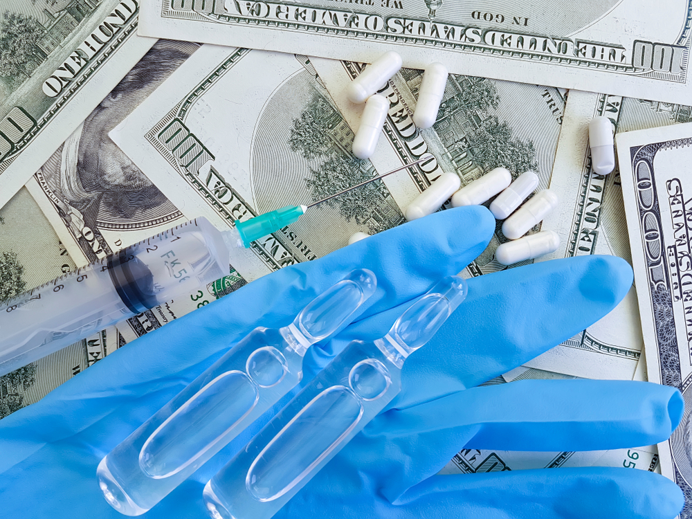 Токаев: Государство должно четко разграничить бесплатные и платные медуслуги