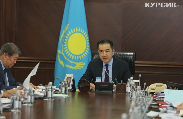 Премьер поручил решить проблемы по передаче Дворца спорта Алматы в коммунальную собственность