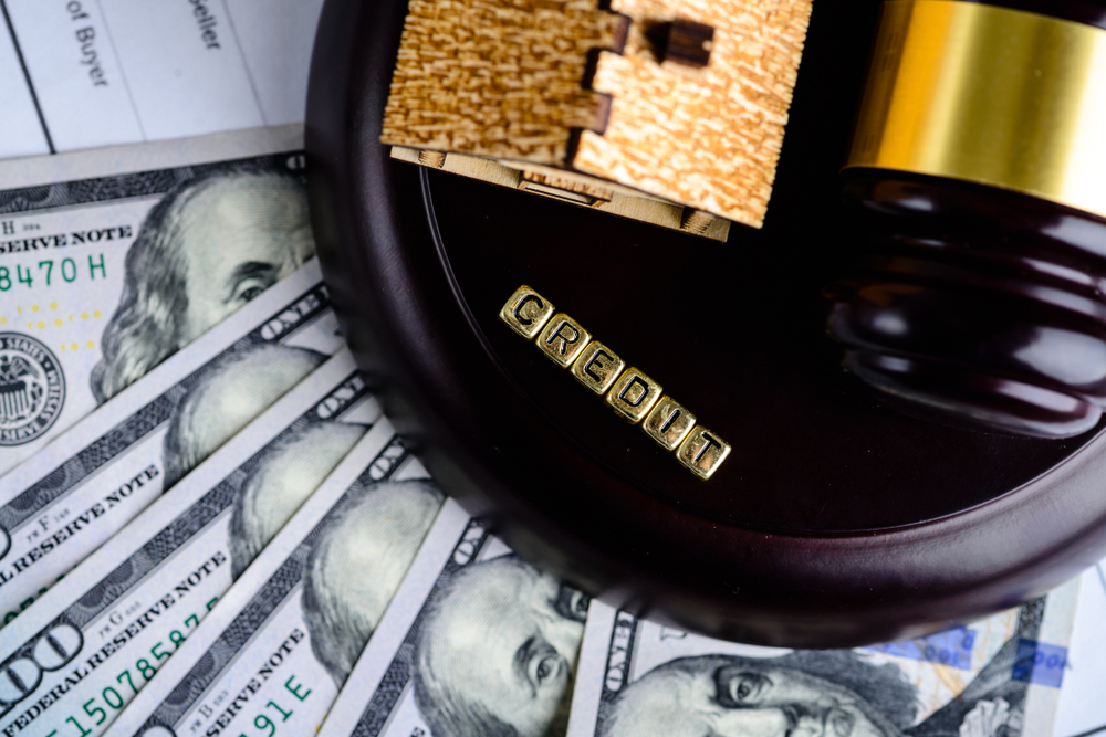 Токаев предлагает законодательно ограничить кредитование акционеров БВУ