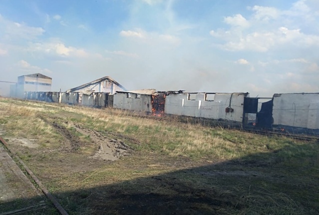 Пожар в Семее: создано 2 боевых участка, 130 человек задействованы в ликвидации огня