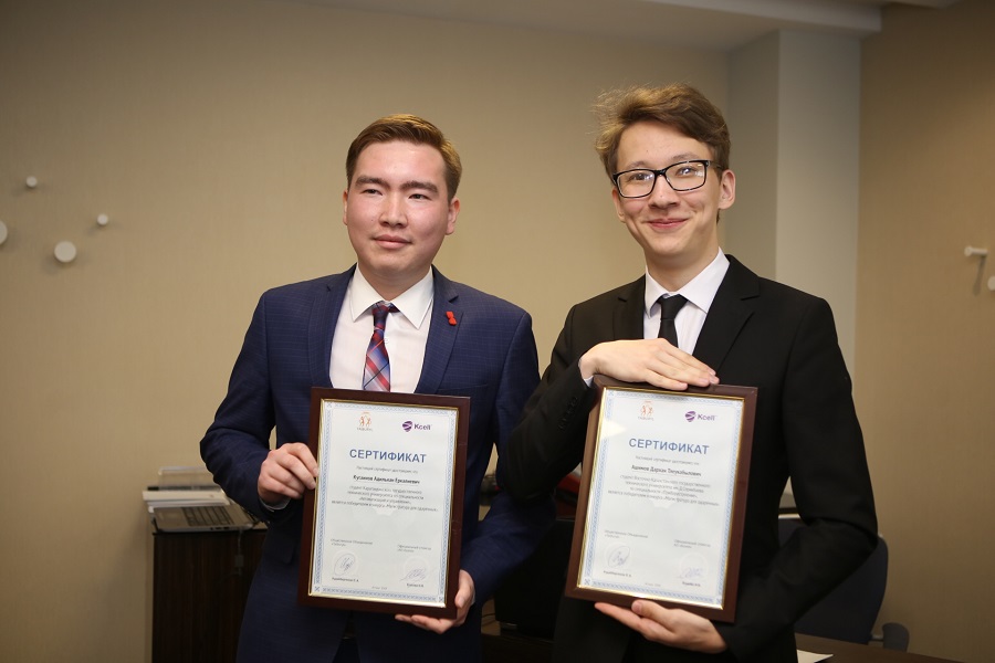 KCell отправит двух студентов учиться в Великобританию