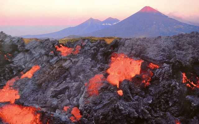 Количество жертв извержения вулкана в Гватемале возросло