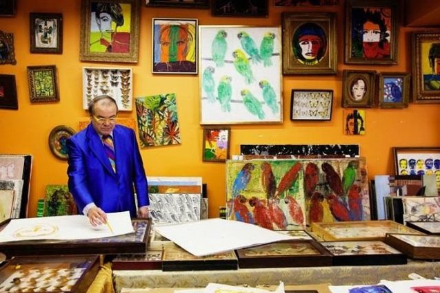 Попугаи, бабочки и кролики – в Алматы приехал Хант Слонем