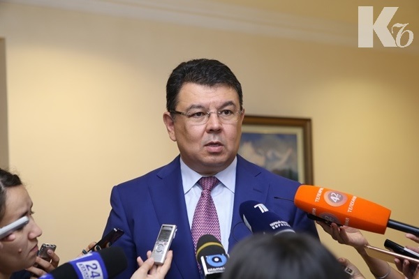 Бозумбаев надеется на трудоустройство казахстанских рабочих при расширении Карачаганака и Кашагана