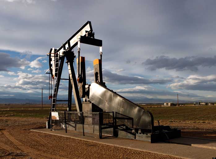 Цены на нефть растут из-за сокращения добычи в Ливии и Канаде