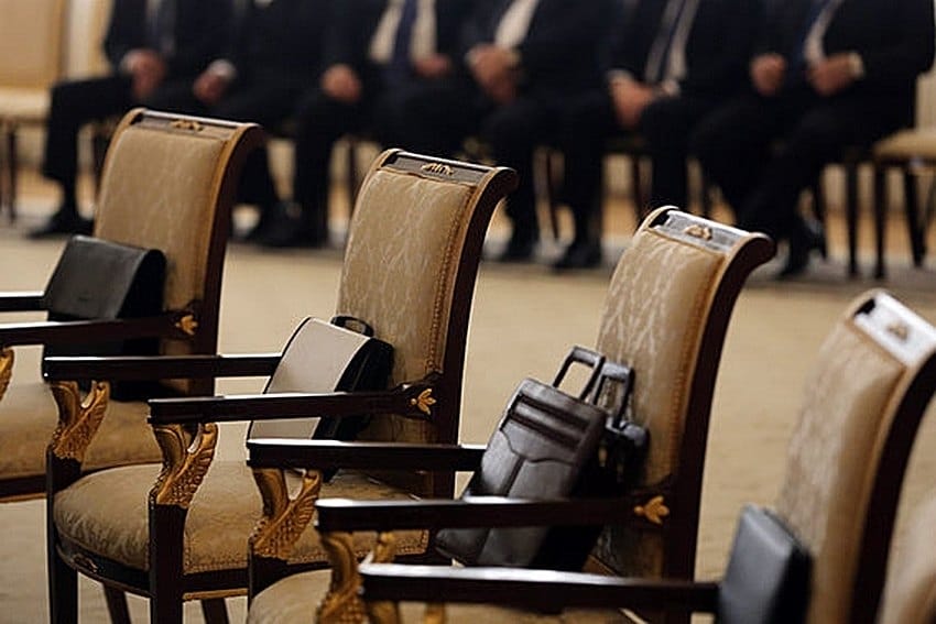 Пьянство за рулем и оскорбление подчиненных: за что чиновников привлекают к ответственности?