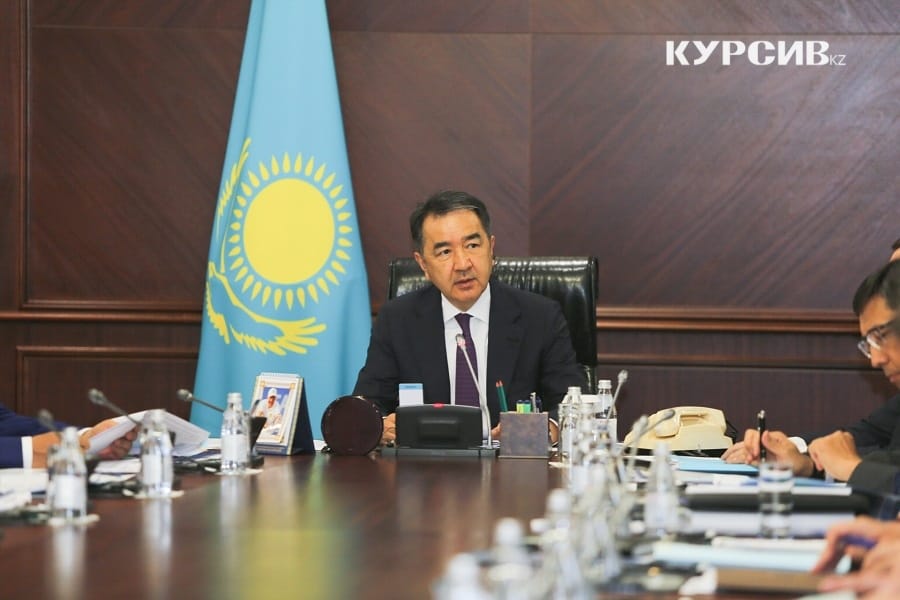 Премьер Казахстана недоволен снижением производительности ряда отраслей