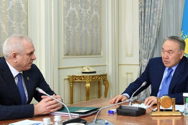 Нурсултан Назарбаев провел встречу с председателем Высшего Судебного совета