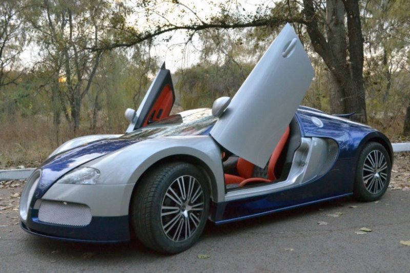 В Казахстане на продажу выставлена детская машинка за $30 тыс.