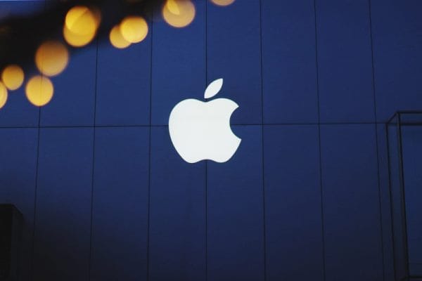 Акции Apple обновляют максимумы