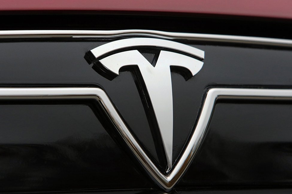 Tesla Cybertruck тұтынушыларына бірінші жылы пикаптарын қайта сатуға тыйым салды
