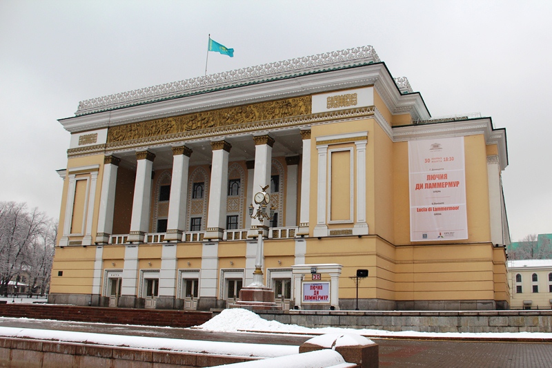 Мир за кулисами