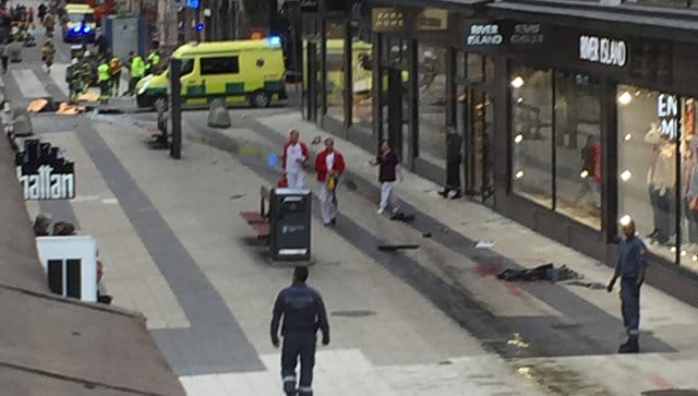 Грузовик въехал в толпу в Стокгольме