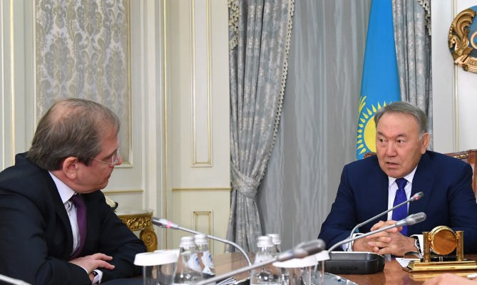 Н. Назарбаев главе ЕАБР: Предлагаю выдавать больше кредитов в тенге