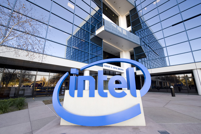 Чистая прибыль Intel выросла на 44,9%