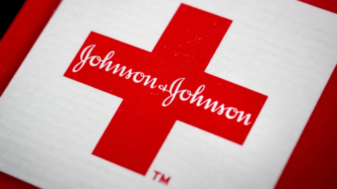 Johnson & Johnson выплатит $110 млн женщине заболевшей раком