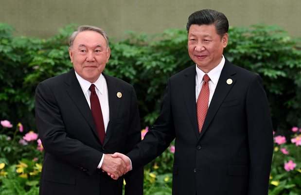 Нурсултан Назарбаев провел встречу с председателем КНР Си Цзиньпином