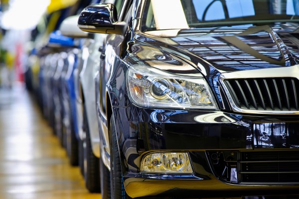 Продажи новых легковых авто упали на 23%