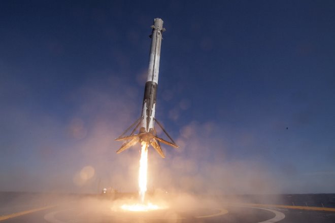 SpaceX запустила ракету-носитель Falcon 9 для обеспечения самолетов Wi-Fi