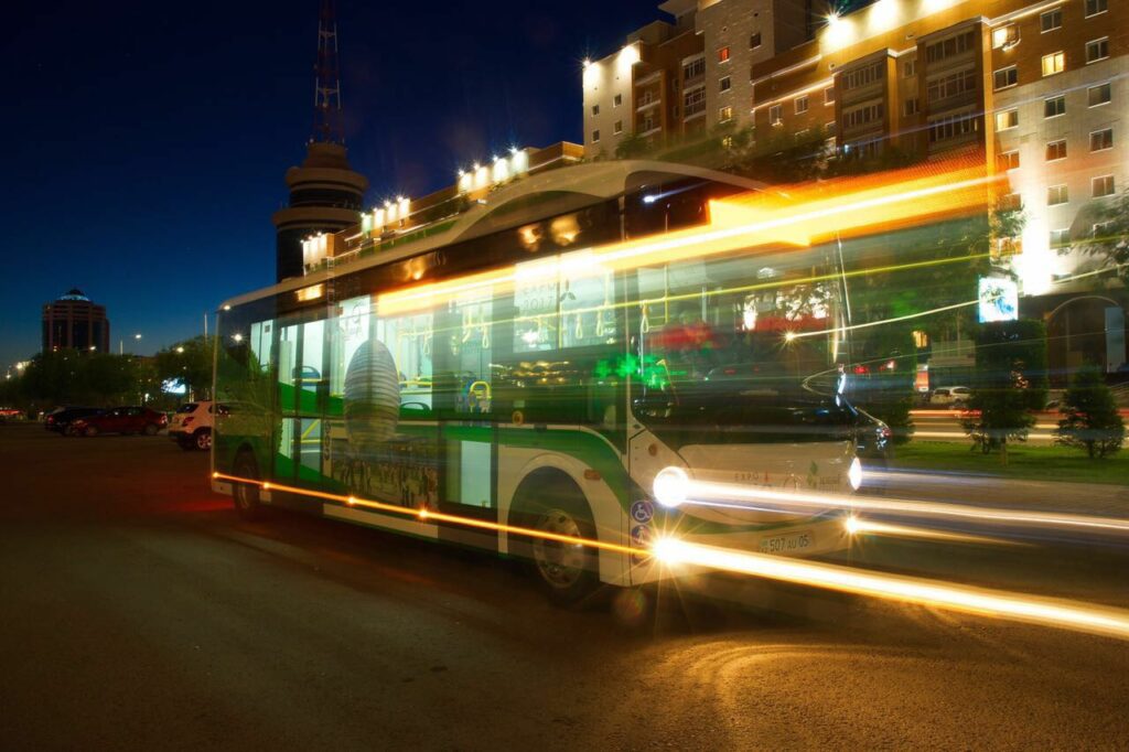 В Астане презентован первый в стране электроавтобус
