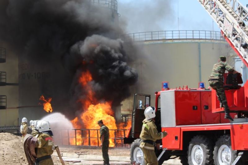Пожар на нефтебазе в Шымкенте ликвидирован
