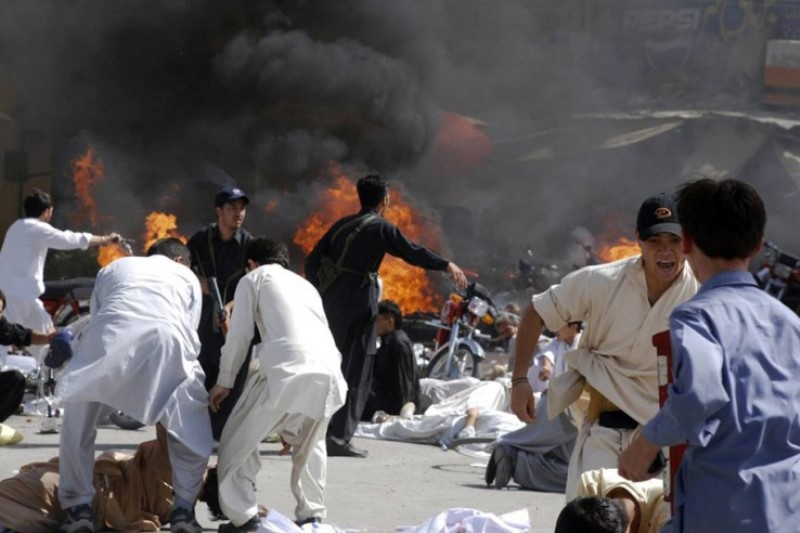 Число жертв взрывов на рынке в Пакистане возросло до 57