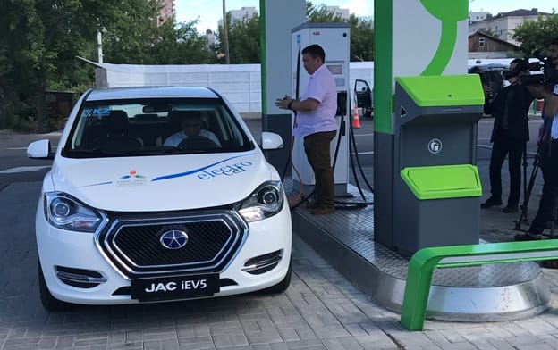 В Астане открылась промышленная станция для зарядки электромобилей