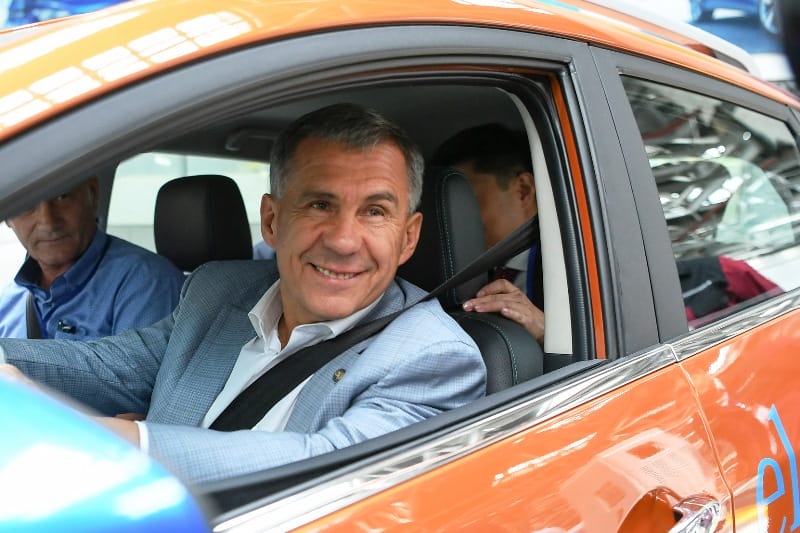 В автопарке президента Татарстана появился казахстанский электромобиль