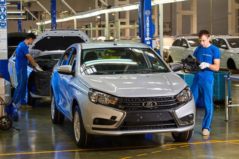 Казахстанская компания стала крупнейшим дилером LADA в России