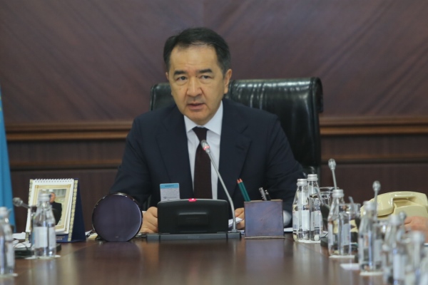 Бакытжан Сагинтаев: «Пока дяди играют, дети страдают»