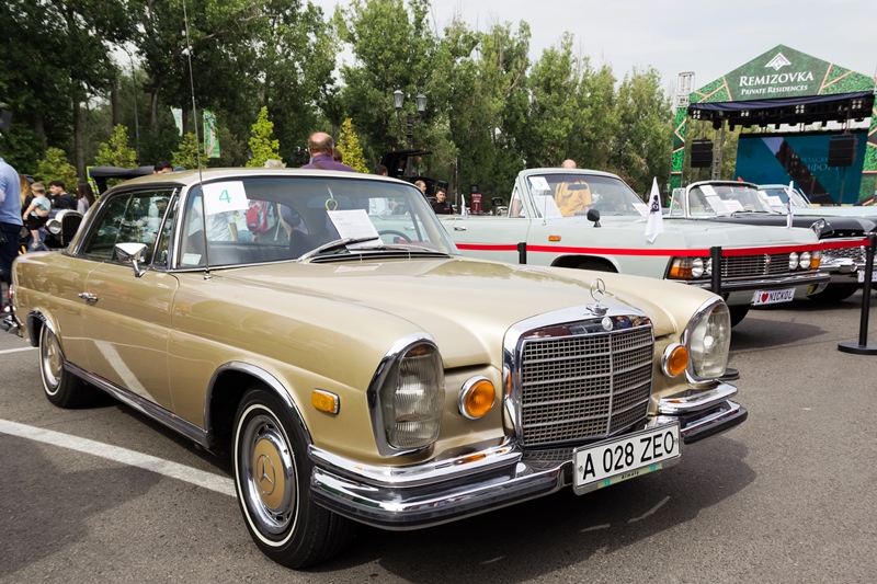 VILLA Retro Car 2017