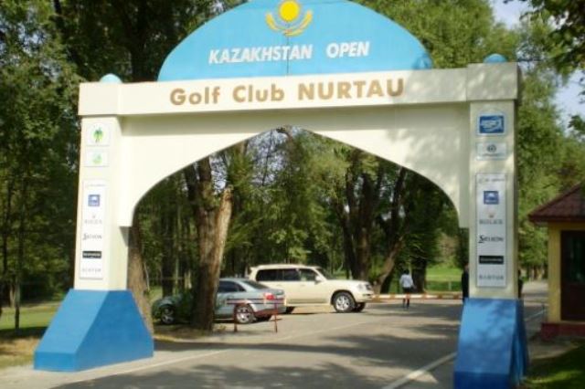 В Алматы прошел турнир по мини-гольфу среди журналистов