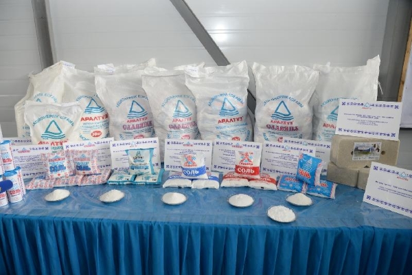 Казахстан начал экспорт аральской соли в Азербайджан