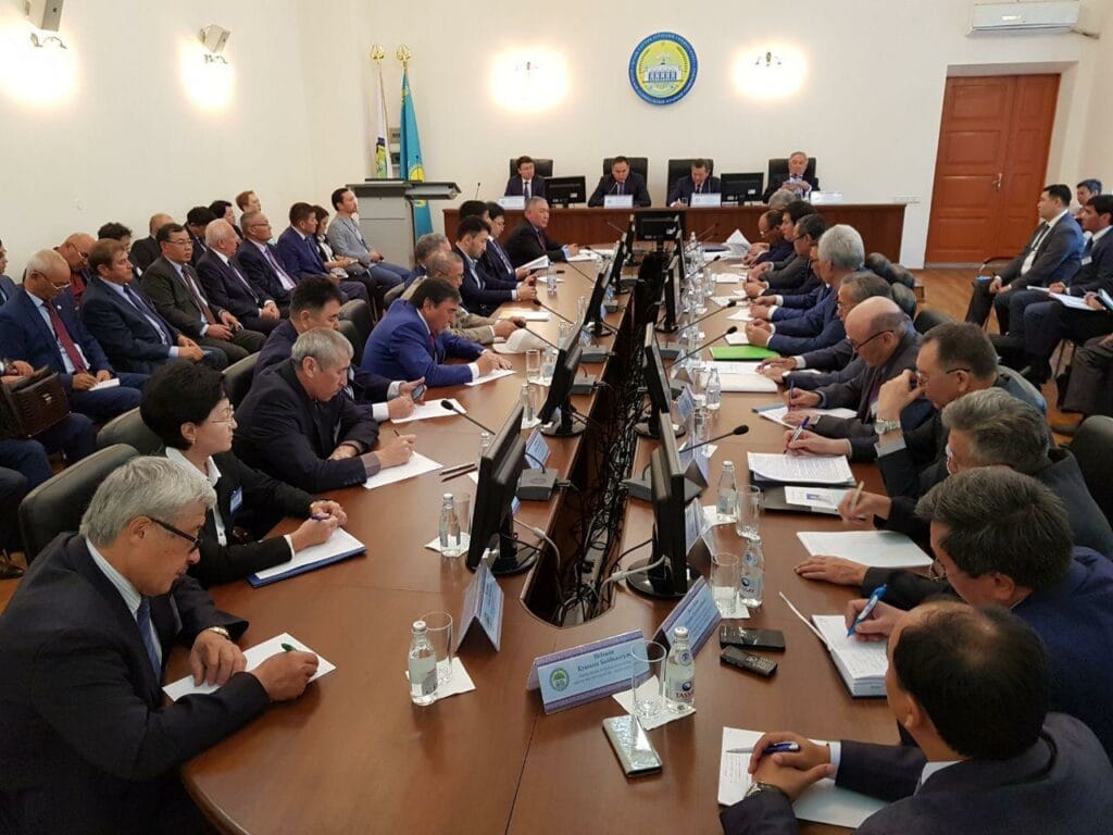 МСХ: Выпускники вузов неохотно идут работать в село