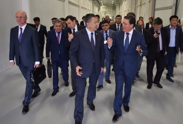 Аскар Мамин проинспектировал реализацию инвестпроектов в ЮКО