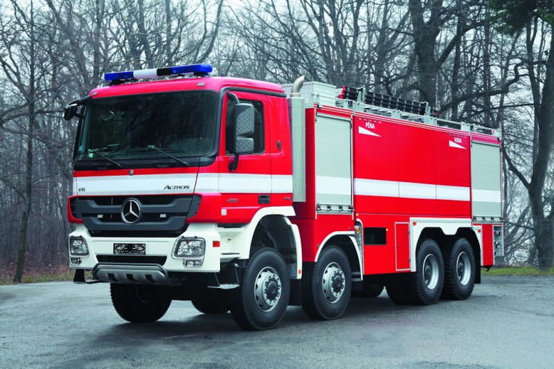 В Алматы горел склад газовых баллонов