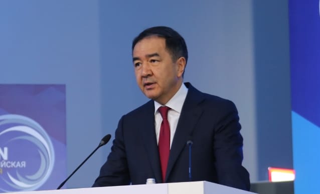 Бакытжан Сагинтаев наградил лучших представителей отечественного бизнеса