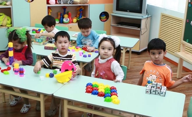В Астане продлят время работы детсадов