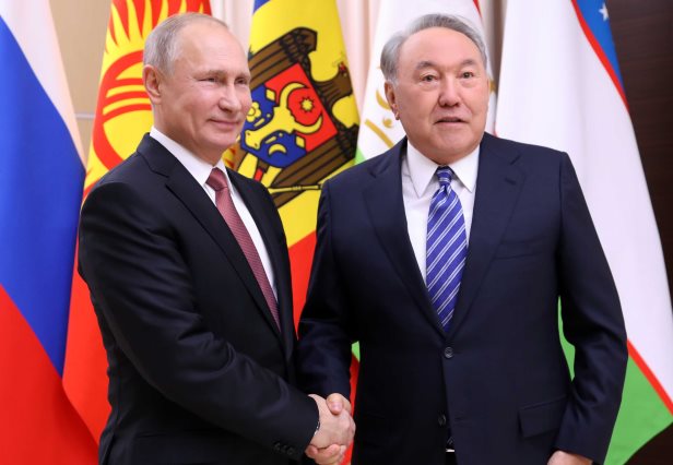 Назарбаев Путину: «Многонациональный народ России сделает правильный выбор»